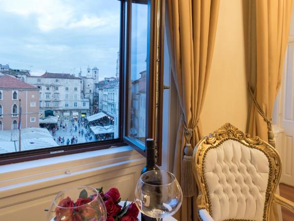 Central Square Heritage Hotel : photo 4 de la chambre chambre lit king-size deluxe - vue sur ville