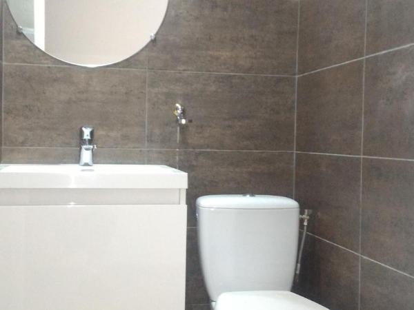 Hôtel des Arcades : photo 3 de la chambre chambre familiale