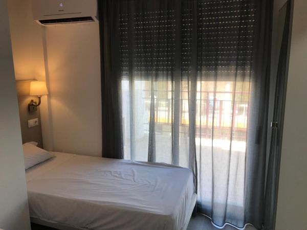 Hotel Boutique Centro BBB Auto check in : photo 4 de la chambre chambre double avec balcon (3 adultes)