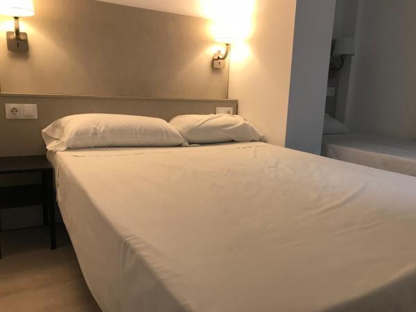 Hotel Boutique Centro BBB Auto check in : photo 8 de la chambre chambre double avec balcon (3 adultes)