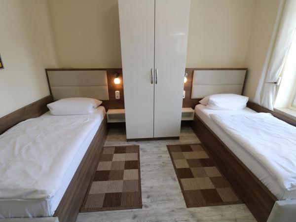 Hotel Boritzka : photo 5 de la chambre chambre lits jumeaux avec salle de bains privative séparée