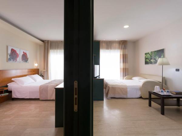 Astoria Suite Hotel : photo 8 de la chambre suite avec balcon