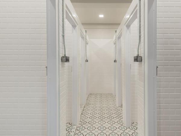 Bed & Bike Hostel : photo 3 de la chambre lit dans dortoir mixte de 8 lits