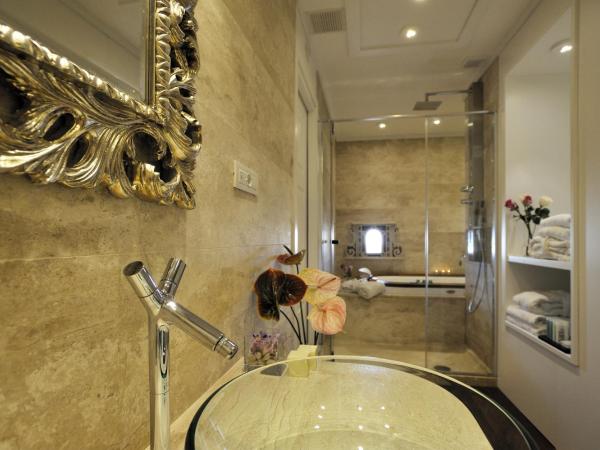 Villa Las Tronas Hotel & SPA : photo 8 de la chambre suite supérieure avec terrasse et bain à remous