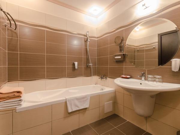 Hunguest Hotel Apollo : photo 4 de la chambre suite junior familiale