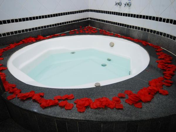 Mirage Motel Guarulhos : photo 3 de la chambre suite avec baignoire spa