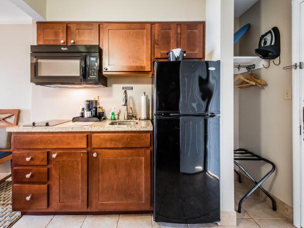 Aqua Beach Inn : photo 2 de la chambre studio lit queen-size