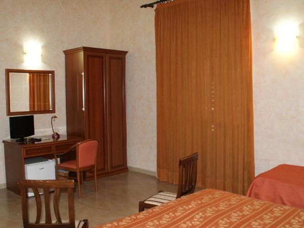 Hotel Gresi : photo 5 de la chambre chambre triple