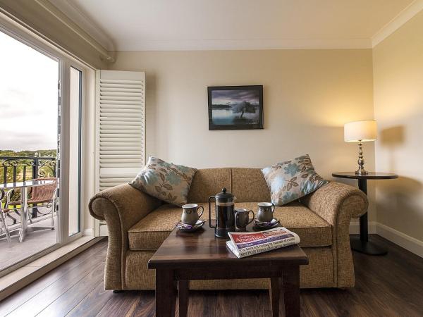 Sea Breeze Lodge B&B Galway : photo 6 de la chambre suite exécutive king avec vue sur la baie.