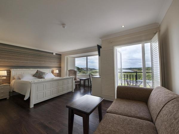 Sea Breeze Lodge B&B Galway : photo 2 de la chambre suite exécutive king avec vue sur la baie.