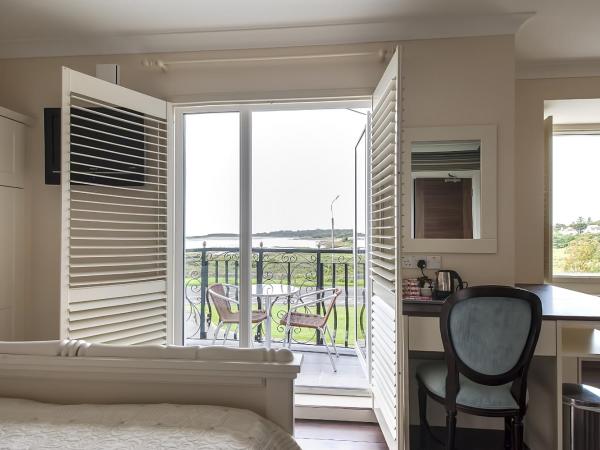 Sea Breeze Lodge B&B Galway : photo 3 de la chambre chambre double supérieure - vue sur baie