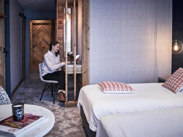 Hotel Altitude : photo 1 de la chambre chambre double avec balcon - village