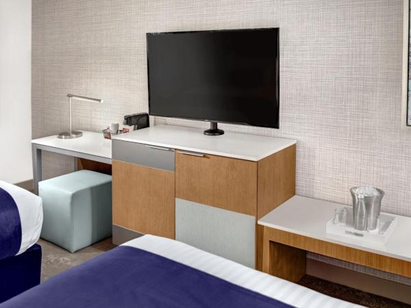 The STRAT Hotel, Casino & Tower : photo 6 de la chambre hébergement elevate avec 2 lits queen-size - récemment rénové