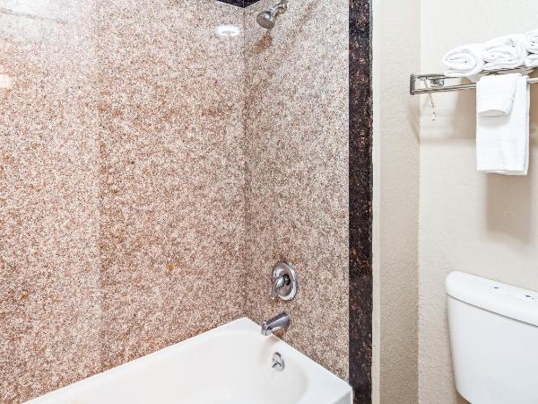 Travelodge by Wyndham San Antonio Downtown Northeast : photo 4 de la chambre chambre double avec 2 lits doubles