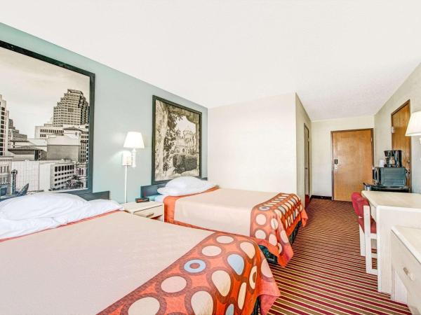 Super 8 by Wyndham San Antonio/Fiesta : photo 1 de la chambre chambre 2 lits queen-size - non-fumeurs