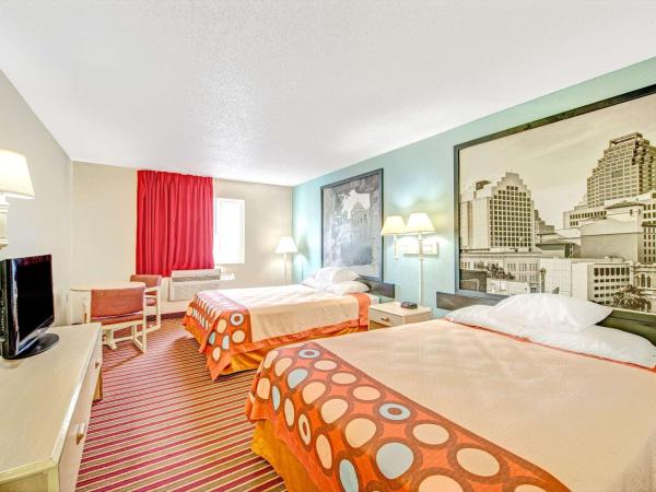 Super 8 by Wyndham San Antonio/Fiesta : photo 3 de la chambre chambre 2 lits queen-size - non-fumeurs