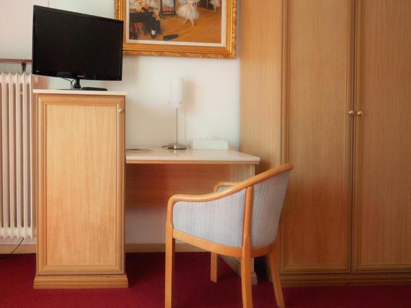 Hotel Dischma - FREE BUS AND TRAIN TICKET : photo 1 de la chambre chambre double ou lits jumeaux