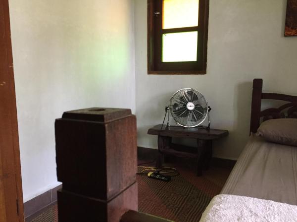 Sepat Village House by the Beach : photo 2 de la chambre chambre lit queen-size - vue sur jardin
