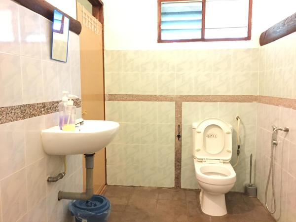 Sepat Village House by the Beach : photo 3 de la chambre chambre double - vue sur jardin