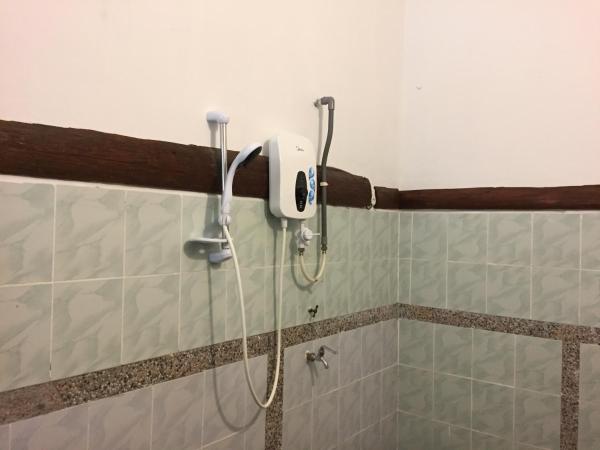 Sepat Village House by the Beach : photo 4 de la chambre chambre double - vue sur jardin