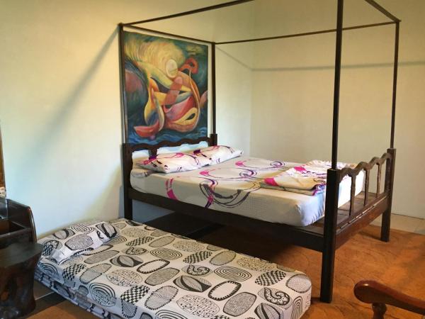 Sepat Village House by the Beach : photo 1 de la chambre chambre double avec salle de bains privative