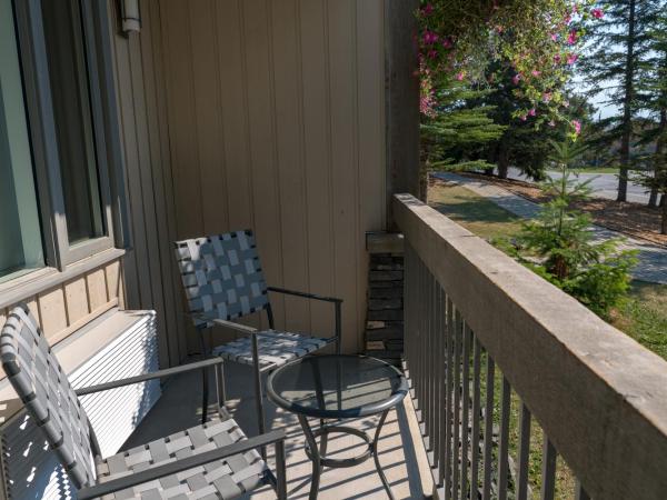 Tunnel Mountain Resort : photo 6 de la chambre suite supérieure avec lits queen-size et lits jumeaux