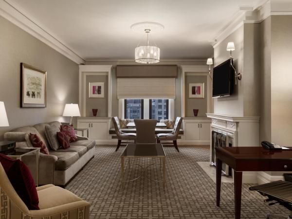 Fairmont Copley Plaza : photo 2 de la chambre suite 1 chambre lit king-size fairmont gold avec accès au salon