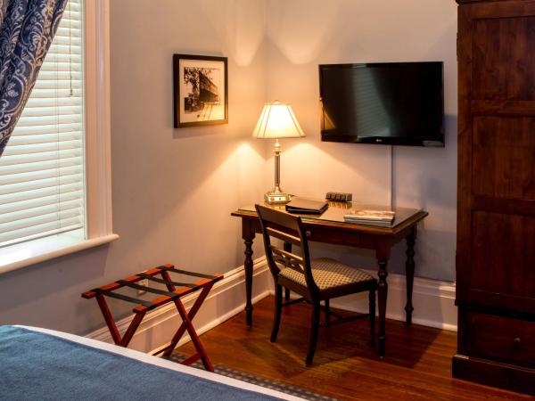 The Marshall House, Historic Inns of Savannah Collection : photo 3 de la chambre chambre supérieure avec 2 lits queen-size