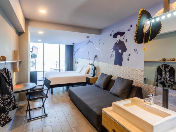 Ibis Styles Merida Galerias : photo 6 de la chambre suite king room with sofa bed