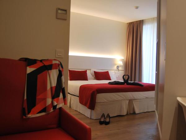 Hotel Pompaelo Plaza del Ayuntamiento & Spa : photo 8 de la chambre chambre double ou lits jumeaux - vue sur vieille ville