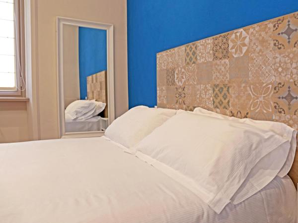 APP9 - rooms and apartments : photo 4 de la chambre chambre triple avec salle de bains privative séparée