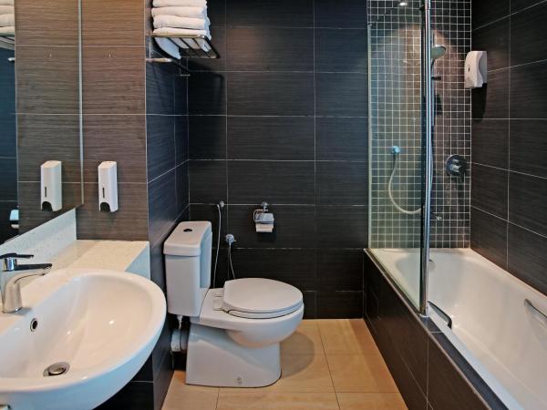 Hotel Malaysia : photo 2 de la chambre chambre lit king-size supérieure