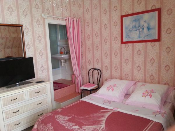 Le Magellan-Plage : photo 2 de la chambre chambre double avec toilettes communes