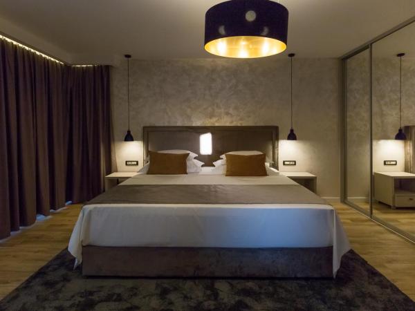 Mirabilis Residence : photo 8 de la chambre chambre lit king-size deluxe avec balcon