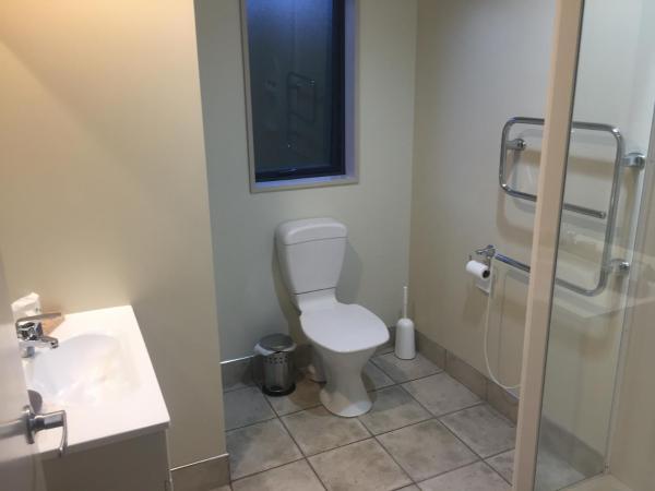 Fairway Motel & Apartments : photo 5 de la chambre appartement 2 chambres supérieur avec 1 salle de bains