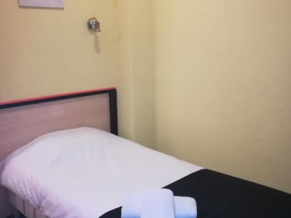 Hôtel Renova : photo 2 de la chambre chambre simple standard avec douche