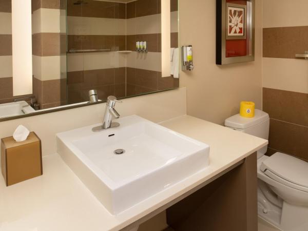 Staypineapple, Hotel Rose, Downtown Portland : photo 1 de la chambre suite lit king-size