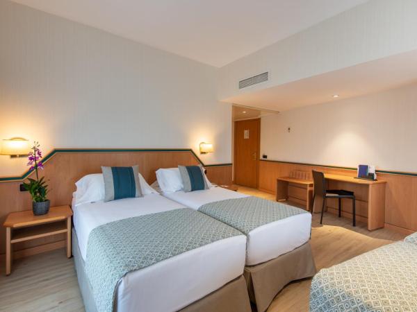 Hotel Praga : photo 4 de la chambre chambre familiale (2 adultes et 2 enfants)