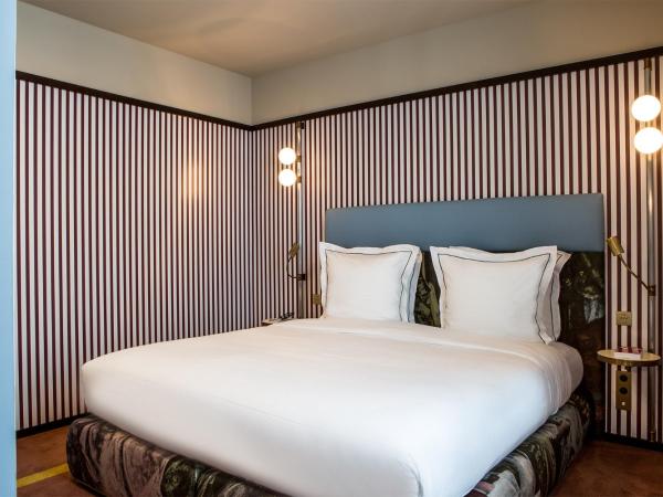 Hôtel du Rond-point des Champs-Élysées - Esprit de France : photo 3 de la chambre chambre double supérieure