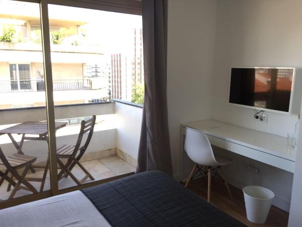 Republica83-Campo Pequeno Home : photo 3 de la chambre petite suite avec balcon