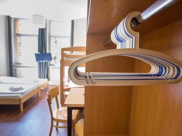 acama Hotel & Hostel Kreuzberg : photo 6 de la chambre chambre quadruple