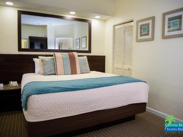 Crystal Beach Suites Miami Oceanfront Hotel : photo 1 de la chambre suite premium lit king-size