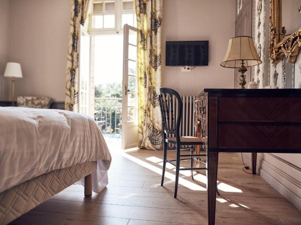 Castel Bois Marie, Maison d'hôtes : photo 6 de la chambre chambre double ou lits jumeaux deluxe - vue sur piscine