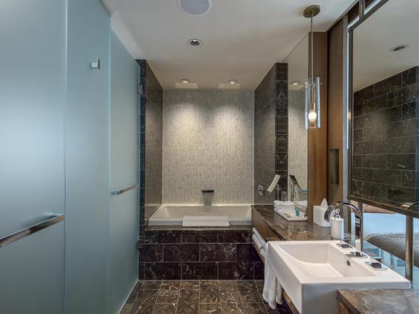 Loden Vancouver : photo 5 de la chambre chambre lit king-size de luxe