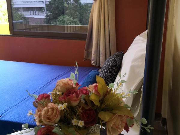 Chan Cha La 99 Hostel : photo 3 de la chambre chambre lits jumeaux standard avec salle de bains commune