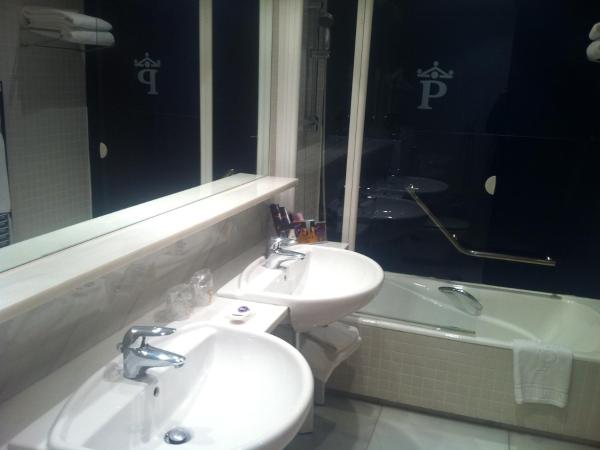 Parador de Salamanca : photo 8 de la chambre chambre double standard (3 adultes)