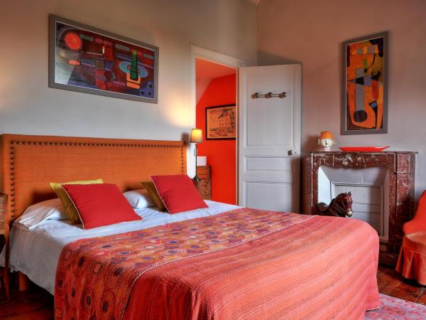 Le Petit Manoir de Kériolet : photo 1 de la chambre chambre lit king-size - vue sur jardin