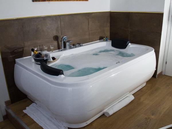 Palermo Gallery : photo 3 de la chambre chambre lit king-size avec baignoire spa