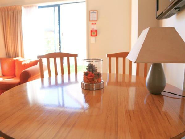 Bush Inn Court Motel : photo 3 de la chambre appartement 2 chambres avec baignoire spa