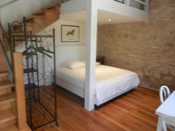 Chambres d'hôtes La Catounière : photo 7 de la chambre chambre double deluxe avec lit d'appoint